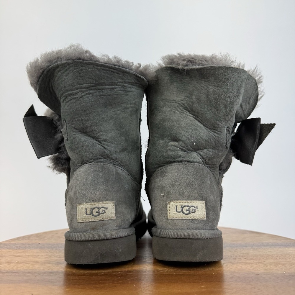 Womens Ugg Daelynn Gray Suede Pull On Mid Bow Accent Boots Booties Size 8 M GUC - Picture 4 of 8